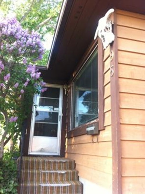 entrance to porch where robins live