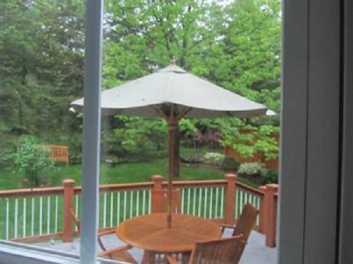 patio umbrella with robin nest